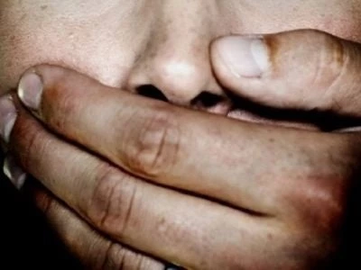 «Με βίαζαν όλο το βράδυ» – Σοκάρει η κατάθεση ανάπηρης ανήλικης